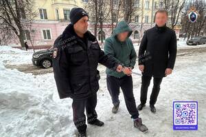 В Брянске двое мужчин избили сотрудника правоохранительного органа за замечание