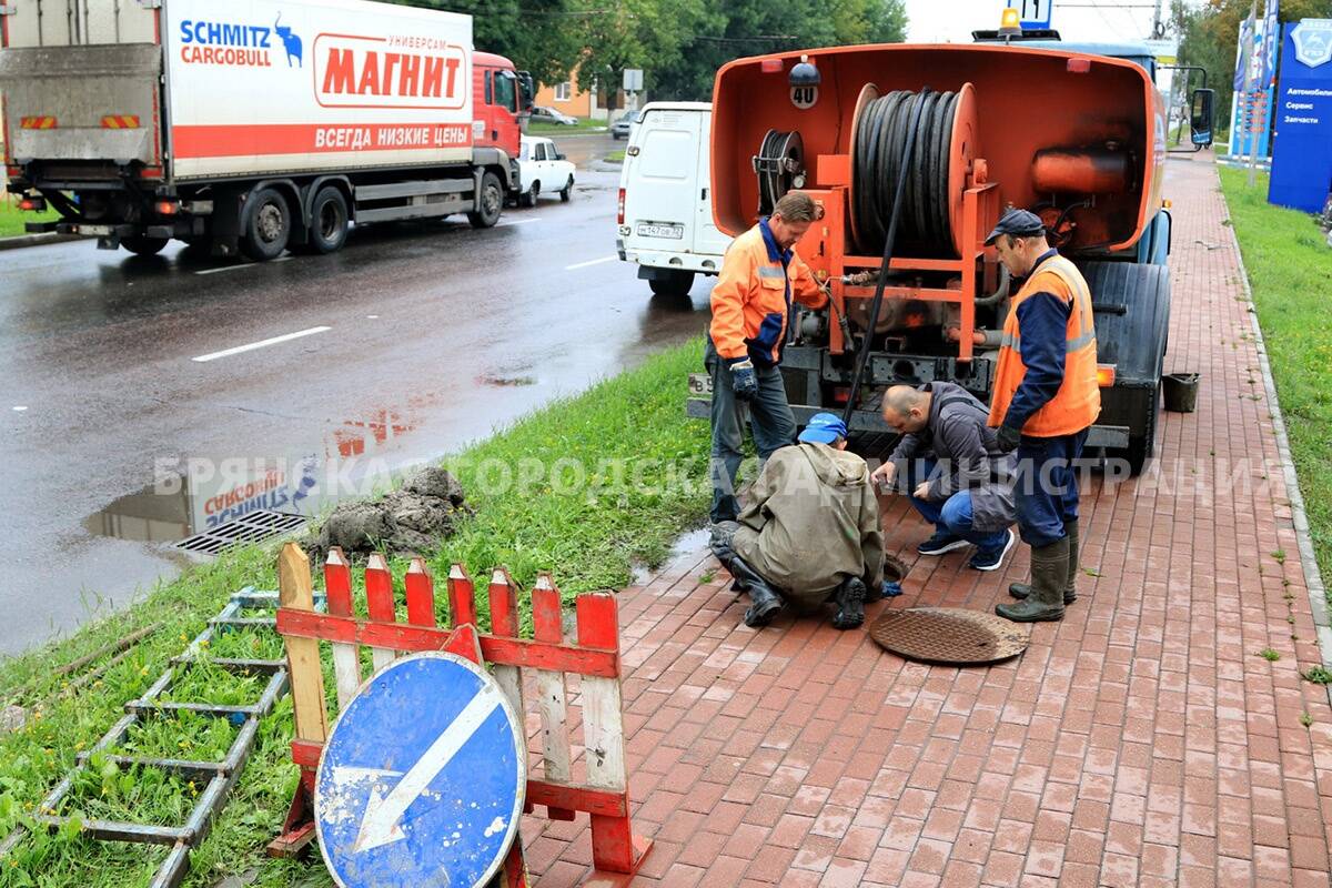 В Брянске ливень затопил несколько дворов и дорог