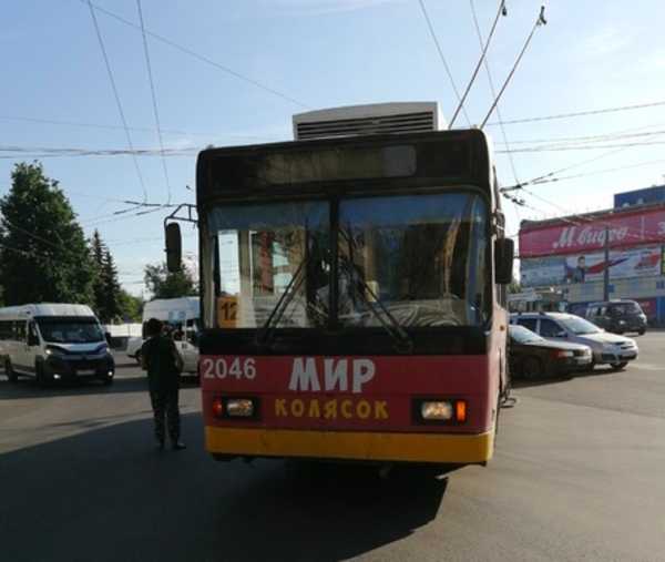 В Брянске ищут очевидцев наезда на водителя троллейбуса №12