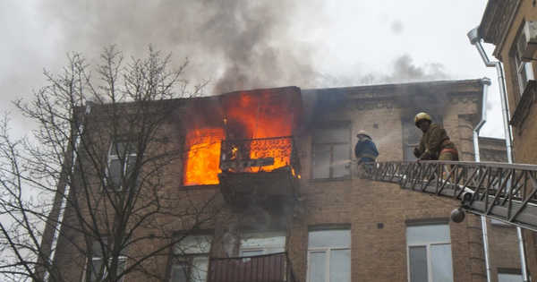В Брянске спасли 5 человек из горящего дома