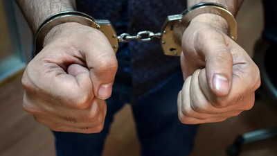 В Брянске уголовник украл у пенсионера золотые цепочку, кулон и кольцо