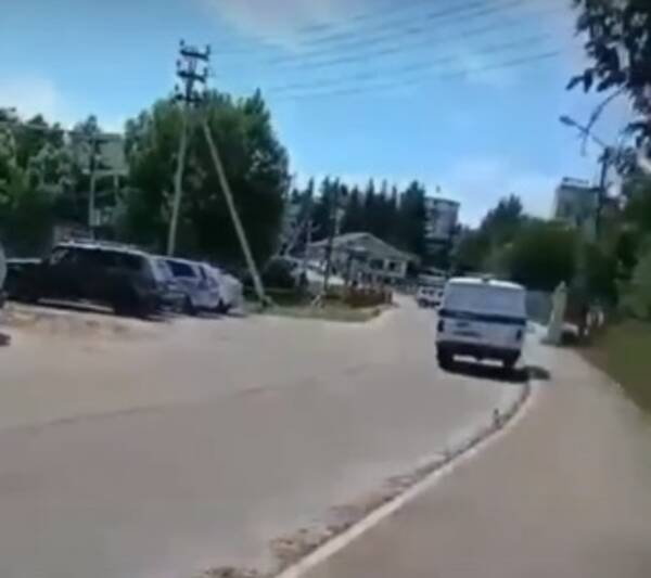 Mash: в Брянской области 3 вооруженных мужчин в масках атаковали воинскую часть в Клинцах