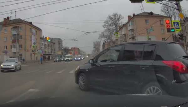В Брянске сняли на видео странный маневр автоледи