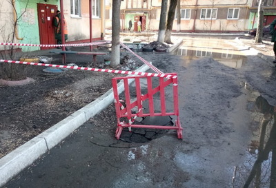 В Брянске огородили опасный провал на улице Белорусской