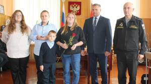 В Брасовском районе семьям погибших бойцов СВО вручили награды