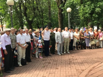 В Брянске прошел митинг в память о легендарном летчике Камозине