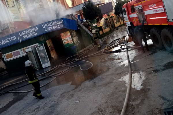 В Брянске горела шашлычная на улице Ульянова