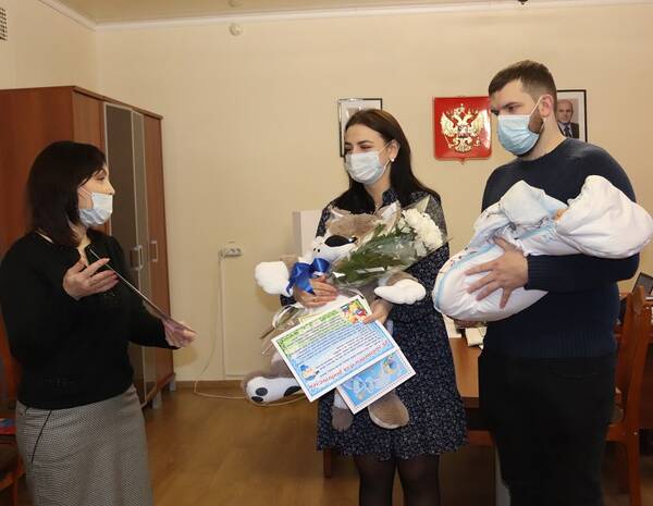 В Севском районе зарегистрировали рождение сотого малыша