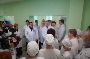 Богомаз и ректор Сеченовского университета посетили обновлённый корпус Почепской ЦРБ