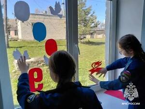 Клинцовские школьники стали участниками акции «Окна Победы»