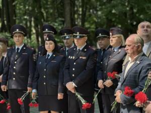 Брянские транспортные полицейские почтили память героев войны
