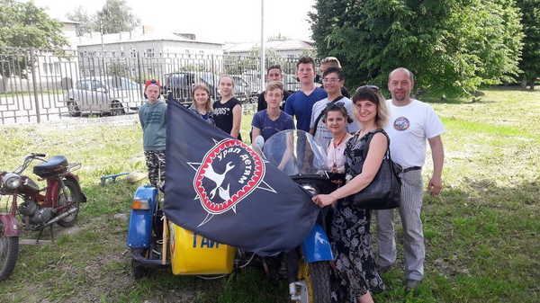 Москвичи подарили суземскому клубу «Искра» старинный мотоцикл