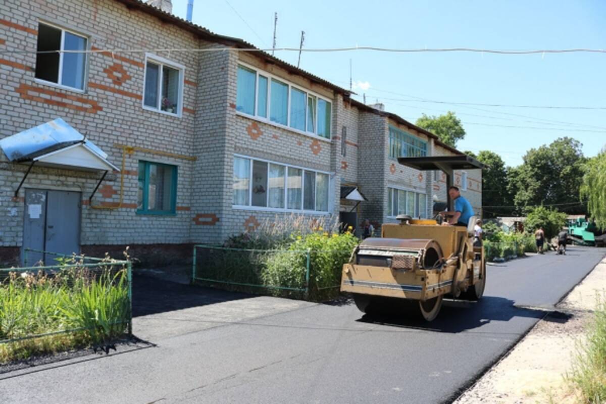 В Комаричском районе благоустраивают дворовые территории