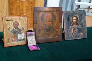 Старинные иконы и складень передала Минкульту РФ Брянская таможня
