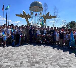 В Климовском районе открыли сквер и памятный знак в честь ВДВ