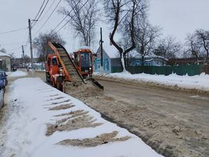 В Стародубе продолжают вывозить снег