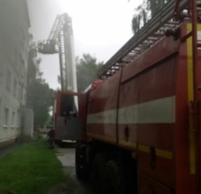В Брянске спасли 5 человек из горящей многоэтажки на Володарке