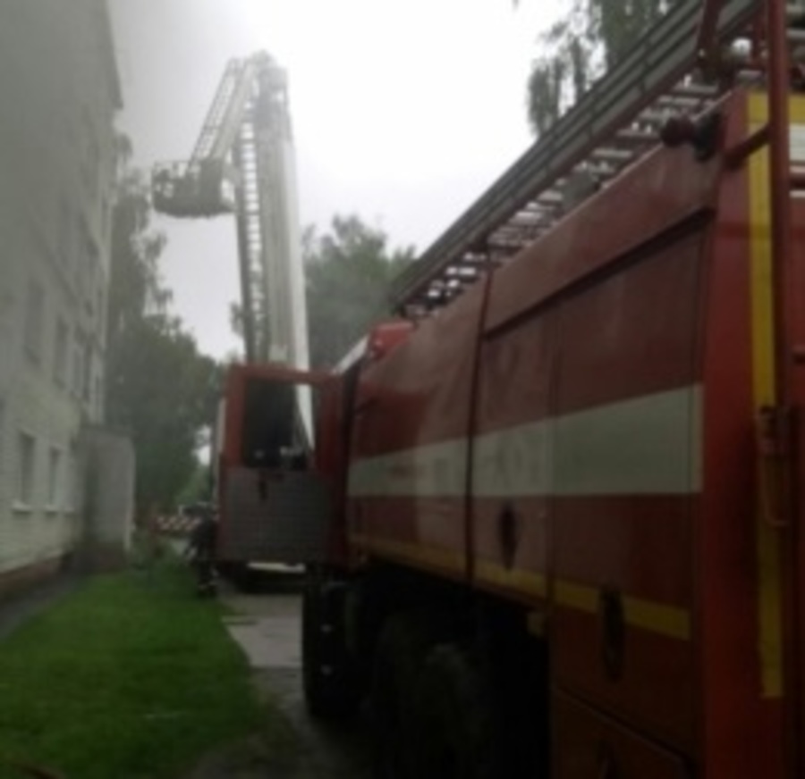  В Брянске на улице Тельмана при пожаре в доме спасли 5 человек