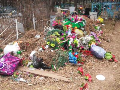 Брянских чиновников накажут за свалки на кладбищах