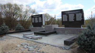 В Почепском районе идет реконструкция памятников воинам