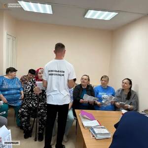 Студенты-медики из Новозыбкова навестили сельских детей и пенсионеров