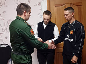 В Клинцовском районе сыну погибшего героя СВО вручили медаль Суворова