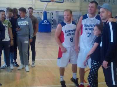 Брянский школьник «уронил» звезду российского баскетбола Фридзона