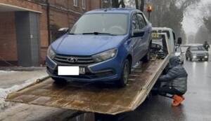 Сегодня в Брянске 12 водителей наказали за парковку в сквере Карла Маркса