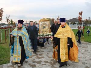 Чудотворную икону Божией Матери Феодоровская торжественно встретили в брянских храмах