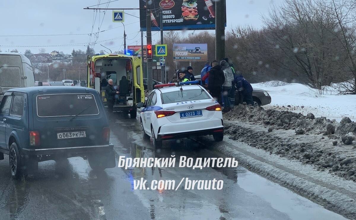 В Брянске легковушка попала в жесткое ДТП на проспекте Московском |  14.02.2024 | Брянск - БезФормата