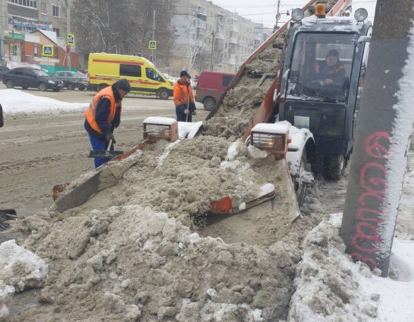 С брянских улиц за неделю вывезли 18 тысяч тонн снега