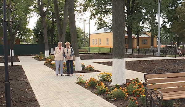 В Жуковке открыли обновлённый привокзальный сквер