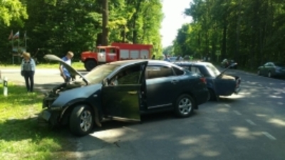 На трассе под Почепом столкнулись иномарка и ВАЗ: есть раненые 
