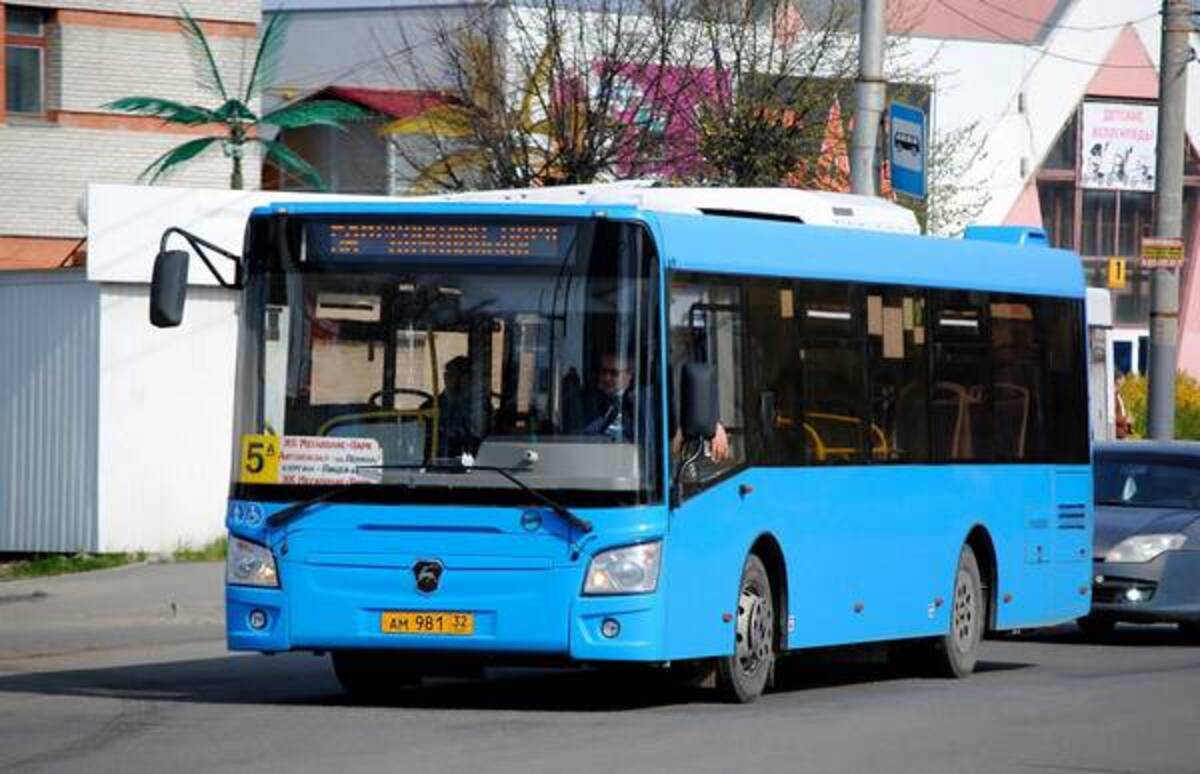 В Брянске автобусную остановку «ЖК Мегаполис-парк» перенесли к «Пятёрочке»