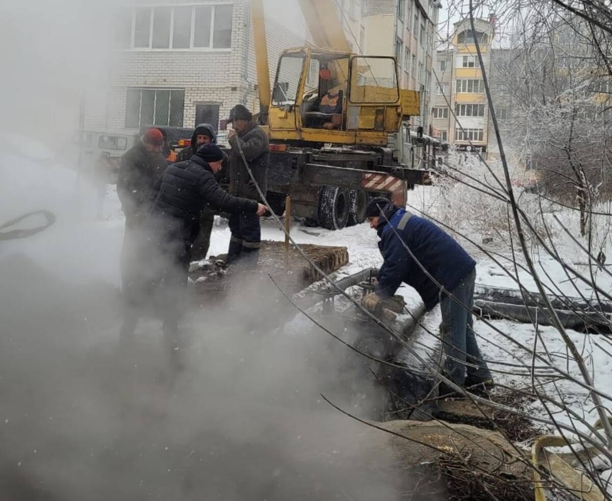 В Брянске ликвидируют прорыв трубы отопления по улице 3-го Июля |  14.01.2024 | Брянск - БезФормата