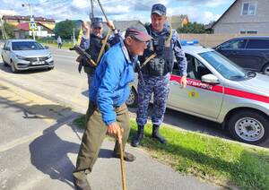 Брянские росгвардейцы пришли на помощь упавшему на улице пенсионеру