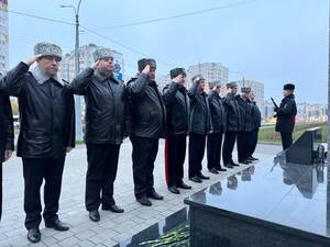 Брянские полицейские отдали дань памяти павшим товарищам