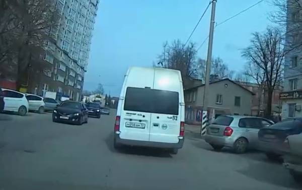 В Брянске сняли на видео лихача на «Форде»