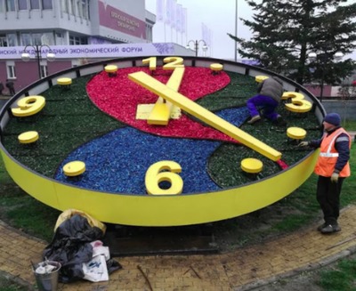 В Брянске на Набережной сломались «Цветочные часы» 