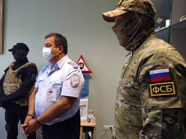 Против сотрудника УМВД Брянска завели три уголовных дела за взятки