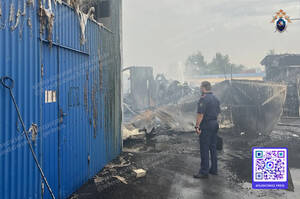 После крупного пожара на складе в Брянске завели уголовное дело