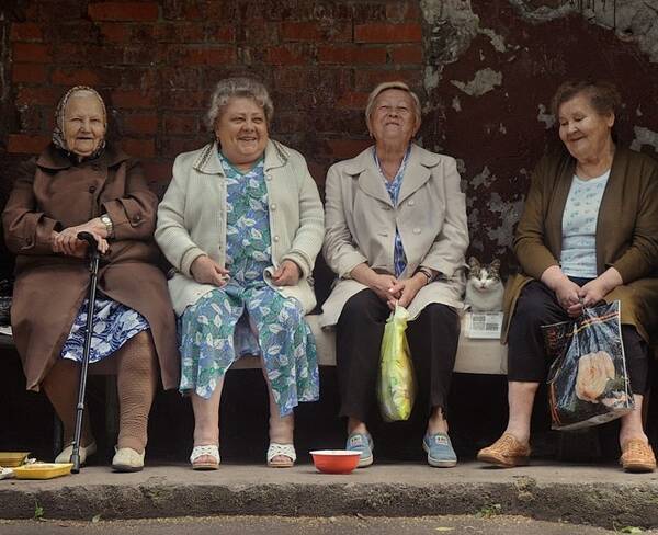 На Урале пенсионерка расписала картинами сотни домов - 2 сентября - lavandasport.ru