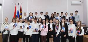 В Брянске 28 школьников получили первые паспорта 