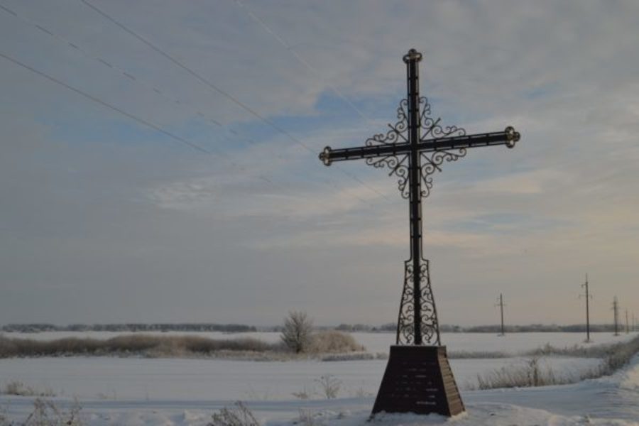На въезде в Мглин освятили новый поклонный крест