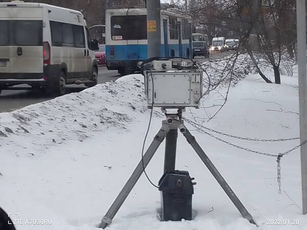 В Брянске хитрый охранник фотоловушки спрятал камеру за столбом