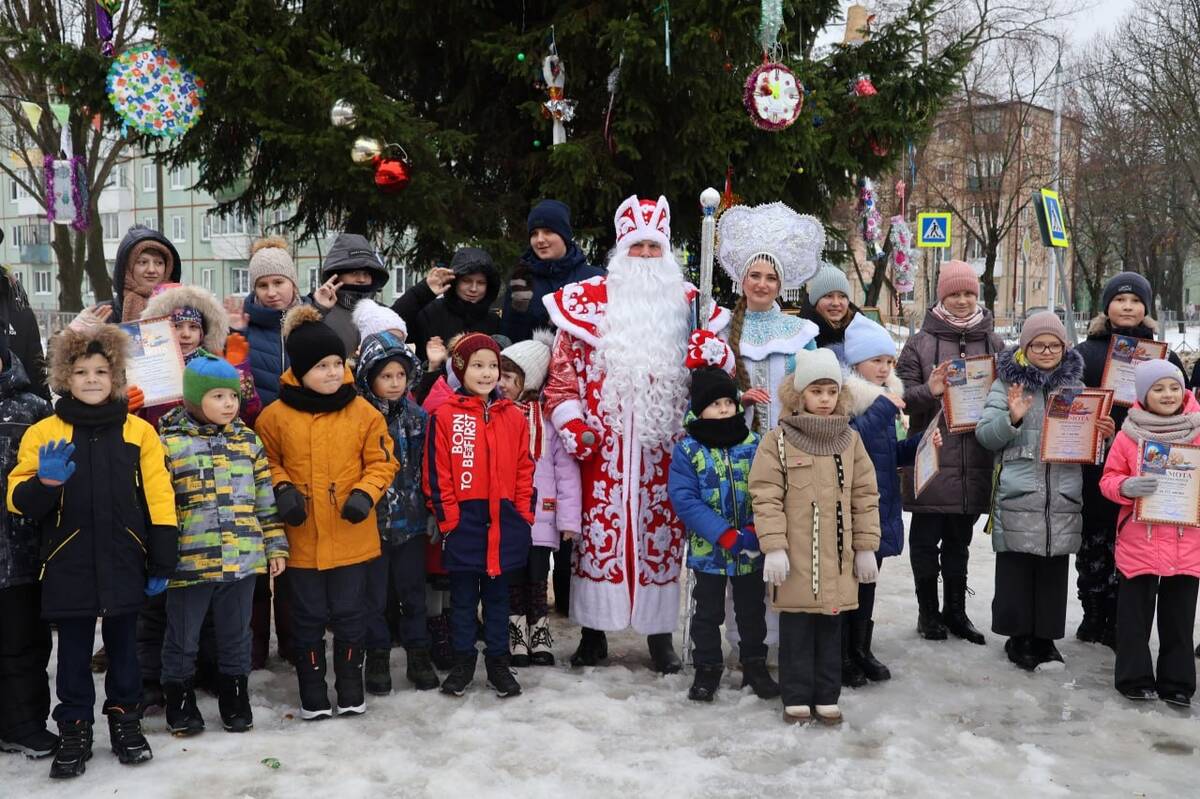 В Бежицком районе Брянска провели «Праздник новогодней ёлки» | 25.12.2023 |  Брянск - БезФормата