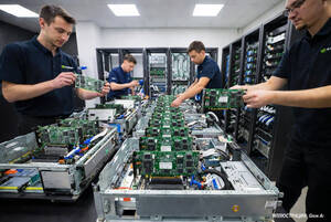 Российские банки начали тестировать китайские видеокарты вместо американских