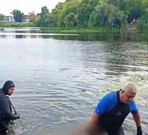 Тело молодого мужчины достали водолазы из реки Ипути в Сураже