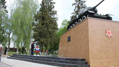 В Почепе открыли обновленный памятник «Танк Т-34»