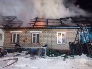 Брянские огнеборцы спасли мужчину из горящего дома